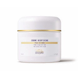 Crème anti-rides. Relaxe les rides, réduit leur profondeur.